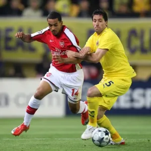 Theo Walcott (Arsenal) Joan Capdevila (Villarreal) before the match Theo Walcott (Arsenal) Joan Capdevila (Villarreal) before the match