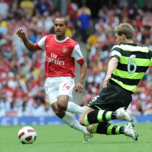 Theo Walcott (Arsenal) Jos Hooived (Celtic). Arsenal 3: 2 Celtic. Emirates Cup, pre season