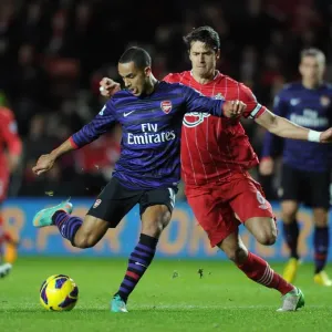 Theo Walcott (Arsenal) Jose Fonte (Southampton). Southampton 1: 1 Arsenal. Barclays Premier League Theo Walcott (Arsenal) Jose Fonte (Southampton). Southampton 1: 1 Arsenal. Barclays Premier League