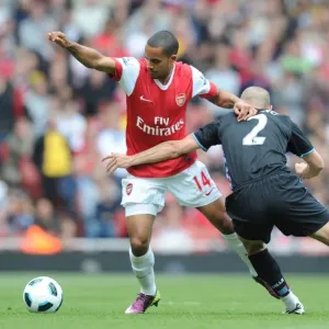 Theo Walcott (Arsenal) Luke Young (Aston Villa). Arsenal 1: 2 Aston Villa Theo Walcott (Arsenal) Luke Young (Aston Villa). Arsenal 1: 2 Aston Villa