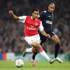 Theo Walcott (Arsenal) Mickael Tavares (Slavia) Theo Walcott (Arsenal) Mickael Tavares (Slavia)
