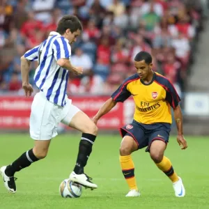 Theo Walcott (Arsenal) nutmegs Maichael Collins (Huddersfield) Theo Walcott (Arsenal) nutmegs Maichael Collins (Huddersfield)