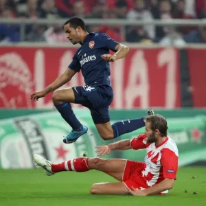 Theo Walcott (Arsenal) Olof Mellberg (Olympiacos). Olympiacos 1: 0 Arsenal