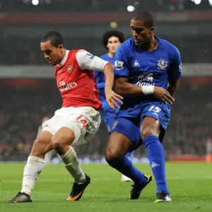 Theo Walcott (Arsenal) Sylvain Distin (Everton). Arsenal 2: 1 Everton. Barclays Premier League Theo Walcott (Arsenal) Sylvain Distin (Everton). Arsenal 2: 1 Everton. Barclays Premier League