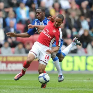 Theo Walcott breaks past Wigan defender Maynor Figueroa to score the 1st Arsenal goal