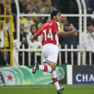 Theo Walcott celebrates scoring Arsenals 2nd goal Theo Walcott celebrates scoring Arsenals 2nd goal