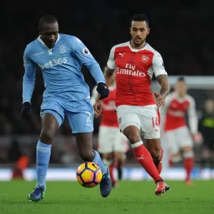 Theo Walcott Closes In on Giannelli Imbula: Intense Moment from Arsenal vs Stoke City, Premier League 2016-17