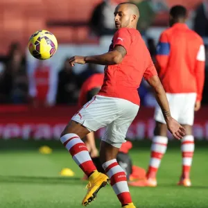Theo Walcott Gears Up: Arsenal vs Burnley, Premier League 2014 Theo Walcott Gears Up: Arsenal vs Burnley, Premier League 2014