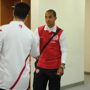 Theo Walcott Gears Up: Arsenal vs West Bromwich Albion, Premier League 2011-12