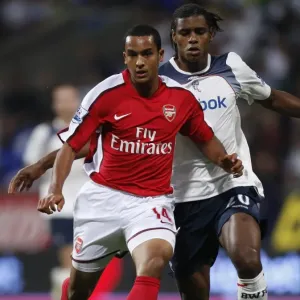 Theo Walcott Outmaneuvers Ricardo Vaz Te: Arsenal's Victory Over Bolton Wanderers in the 2008-2009 Premier League Theo Walcott Outmaneuvers Ricardo Vaz Te: Arsenal's Victory Over Bolton Wanderers in the 2008-2009 Premier League