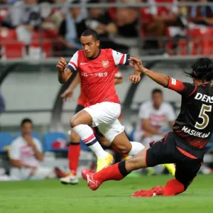 Theo Walcott Outmaneuvers Takahiro Masukawa: Nagoya Grampus vs. Arsenal, 2013