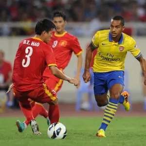 Theo Walcott Outruns Duong Thanh Hao: Vietnam vs Arsenal Friendly, 2013 Theo Walcott Outruns Duong Thanh Hao: Vietnam vs Arsenal Friendly, 2013