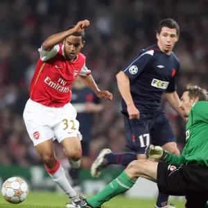 Theo Walcott rounds Martin Vaniak (Slavia) to score Arsenals 3rd goal, his 1st Theo Walcott rounds Martin Vaniak (Slavia) to score Arsenals 3rd goal, his 1st