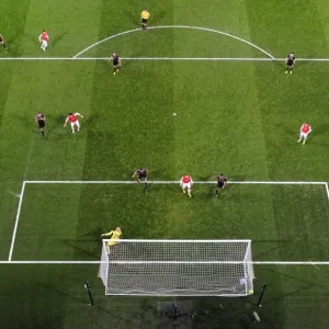 Theo Walcott scores Arsenal 2nd goal past Pepe Reina (Liverpool). Arsenal 2: 2 Liverpool