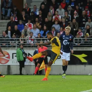 Theo Walcott Scores for Arsenal Against Viking FK in 2016 Pre-Season Friendly