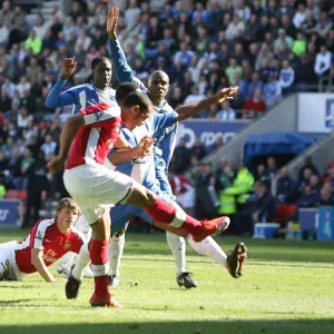 Theo Walcott scores Arsenals 1st goal as Emerson Boyce Theo Walcott scores Arsenals 1st goal as Emerson Boyce