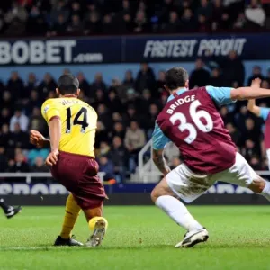 Theo Walcott scores Arsenals 2nd goal under pressure from Wayne Bridge (West Ham)