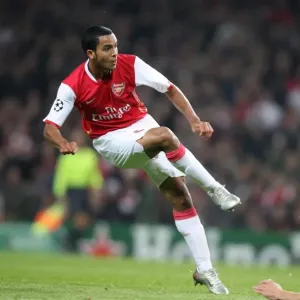Theo Walcott scores Arsenals 3rd goal past David Hubecak (Slavia) Theo Walcott scores Arsenals 3rd goal past David Hubecak (Slavia)