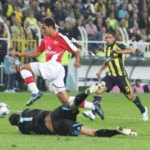 Theo Walcott Scores Arsenal's Second Goal Past Volkan Demirel in UEFA Champions League: Fenerbahce 2-5 Arsenal Theo Walcott Scores Arsenal's Second Goal Past Volkan Demirel in UEFA Champions League: Fenerbahce 2-5 Arsenal