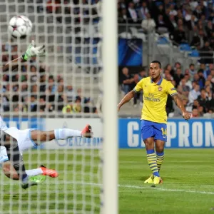 Theo Walcott Scores Against Mandanda: Arsenal vs. Olympique de Marseille, UEFA Champions League (2013) Theo Walcott Scores Against Mandanda: Arsenal vs. Olympique de Marseille, UEFA Champions League (2013)