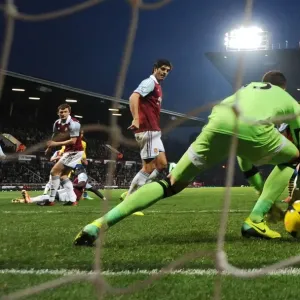 Theo Walcott Scores Past Adrian: Arsenal vs. West Ham, Premier League 2013-14