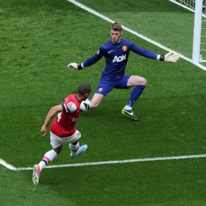 Theo Walcott Scores Stunner Past David De Gea: Arsenal vs Manchester United, Premier League 2012-13 Theo Walcott Scores Stunner Past David De Gea: Arsenal vs Manchester United, Premier League 2012-13
