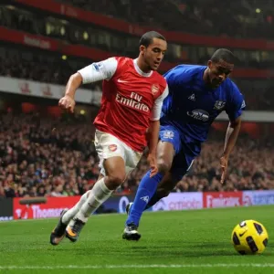 Theo Walcott Scores Against Sylvain Distin: Arsenal's 2-1 Victory Over Everton in the Barclays Premier League Theo Walcott Scores Against Sylvain Distin: Arsenal's 2-1 Victory Over Everton in the Barclays Premier League
