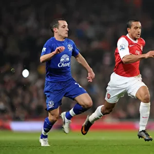 Theo Walcott Scores the Winner: Arsenal's 2-1 Victory Over Everton in the Barclays Premier League