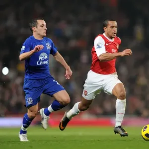 Theo Walcott Scores the Winner: Arsenal's 2-1 Victory Over Everton in the Barclays Premier League Theo Walcott Scores the Winner: Arsenal's 2-1 Victory Over Everton in the Barclays Premier League
