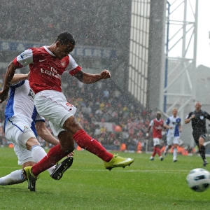 Theo Walcott shoots past Blackburn goalkeeper Paul Robinson to score the 1st Arsenal goal