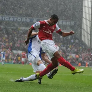 Theo Walcott shoots past Blackburn goalkeeper Paul Robinson to score the 1st Arsenal goal