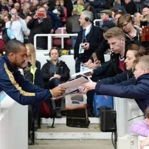 Theo Walcott Signing Autographs Before Arsenal vs West Ham United, Premier League 2015-16