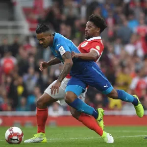 Theo Walcott vs Eliseu: Intense Battle at Arsenal v Benfica - Emirates Cup 2017-18 Theo Walcott vs Eliseu: Intense Battle at Arsenal v Benfica - Emirates Cup 2017-18