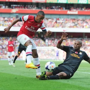 Theo Walcott vs. Felipe Melo: Galatasaray's Upset Over Arsenal in Emirates Cup Day Two