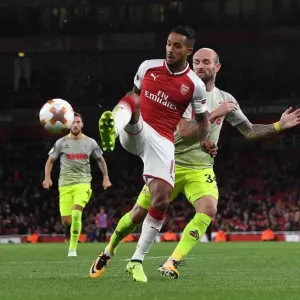 Theo Walcott vs. Konstantin Rausch: A Battle for Control in Arsenal v FC Köln UEFA Europa League Clash