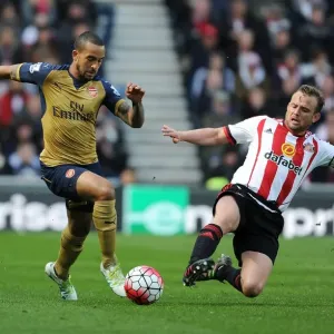 Theo Walcott vs. Lee Cattermole: A Premier League Showdown at Sunderland's Stadium of Light (April 2016)