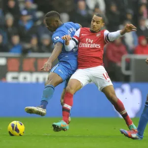 Theo Walcott vs. Maynor Figueroa: Battle at DW Stadium - Wigan Athletic vs. Arsenal, Premier League, 2012-13