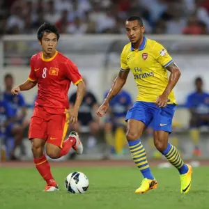 Theo Walcott vs Pham Nguyen Sa: Vietnam vs Arsenal Friendly, 2013 Theo Walcott vs Pham Nguyen Sa: Vietnam vs Arsenal Friendly, 2013