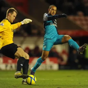 Theo Walcott vs. Simon Mignolet: Intense Battle in Sunderland v Arsenal FA Cup Clash