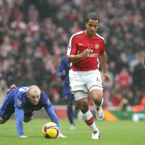 Theo Walcott vs Wayne Rooney: Arsenal's Edge over Manchester United, 2-1 Barclays Premier League Victory, Emirates Stadium, 2008