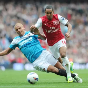 Theo Walcott vs Wes Brown: A Footballing Rivalry Unfolds at Emirates Stadium (Arsenal vs Sunderland, 2011-12)
