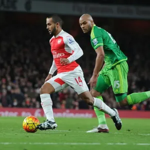 Theo Walcott vs. Younes Kaboul: A Battle of Wits and Skills at Arsenal's Emirates Stadium - Arsenal vs. Sunderland, Premier League 2015-16