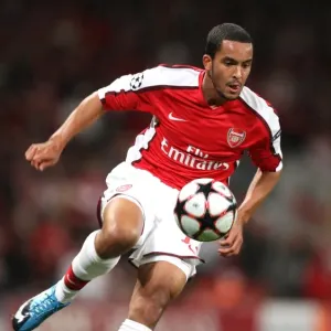Theo Walcott's Brace: Arsenal Cruises Past Standard Liege 2-0 in Champions League