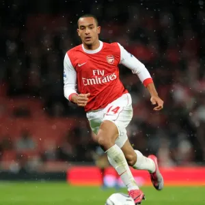 Theo Walcott's Brace: Arsenal Cruises Past Wigan Athletic in Carling Cup Quarterfinals
