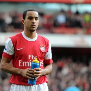 Theo Walcott's Brace: Arsenal Cruises Past Wolverhampton Wanderers 2-0 in Premier League
