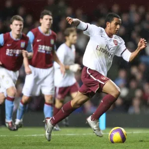 Theo Walcott's Brilliant Performance: Arsenal's 1-2 Victory Over Aston Villa, December 2007