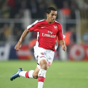 Theo Walcott's Devastating Performance: Arsenal's 2-5 Loss to Fenerbahce in UEFA Champions League Group G Theo Walcott's Devastating Performance: Arsenal's 2-5 Loss to Fenerbahce in UEFA Champions League Group G