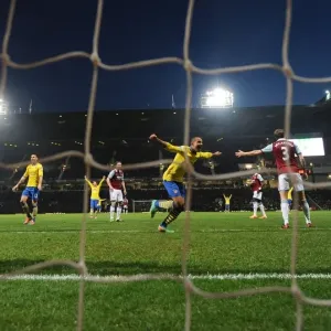 Theo Walcott's Double Strike: Arsenal's Victory Over West Ham United (December 2013)