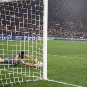 Theo Walcott's Dramatic Penalty: Arsenal's EUFA Champions League Survival