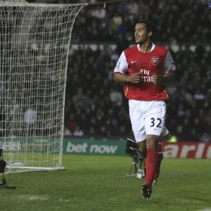Theo Walcott's Fourth Goal: Arsenal's Dominant Derby Victory (4-2)